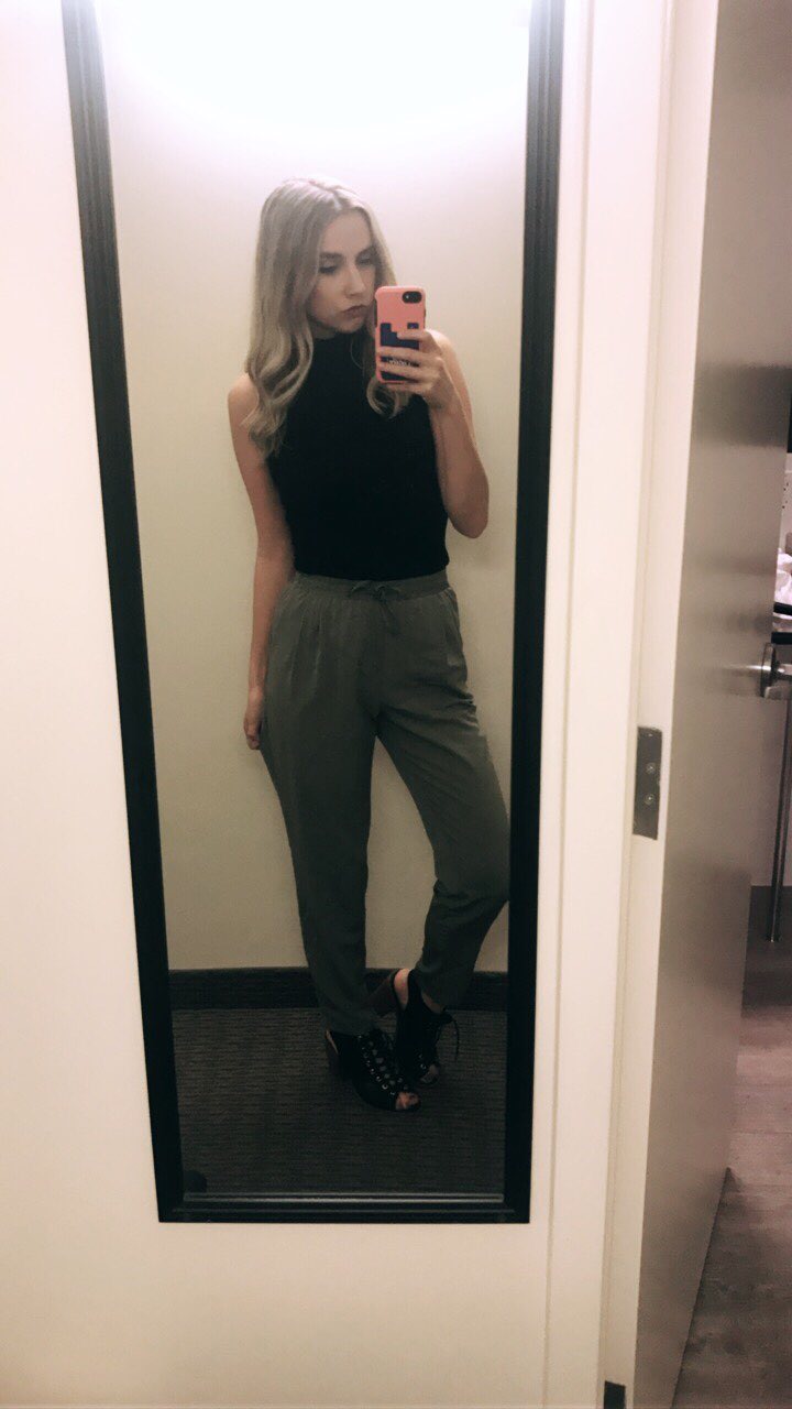 philadelphia fashion blogger posing in Primark clothes for college fashion week