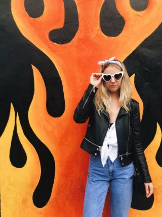 philadelphia blogger showcasing 5 outfits from her California vacation
